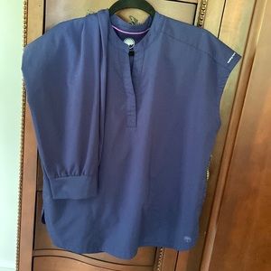 Brand new, navy healing hands, scrub set size medium